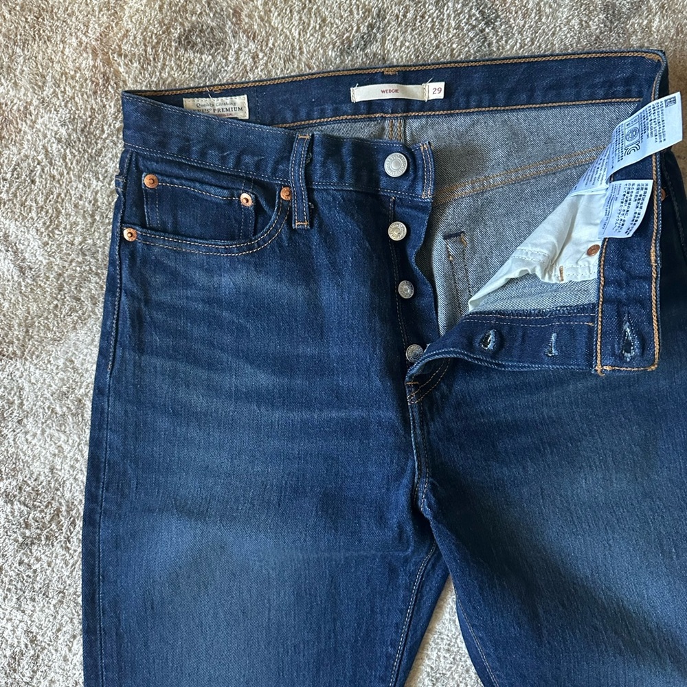 Levis Wedgie Jean